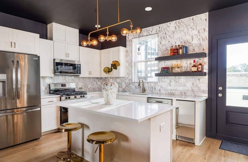 The Nations House | The Gilded Getaway - Skyline Views & Game Room in The Nations + Near Broadway