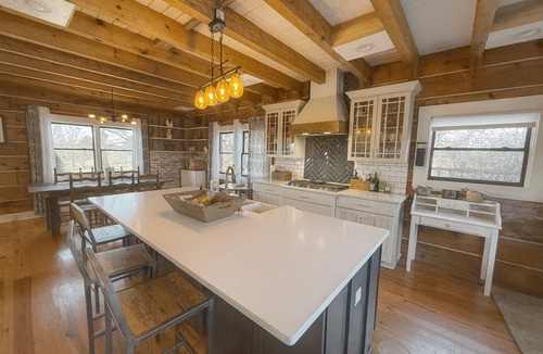 Drake Cabin | The Grand Cabin at the Ardor