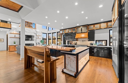 Mount Mourne House | The Grand on Greenbay-7 bedrooms | Sleeps 20 | Modern new build