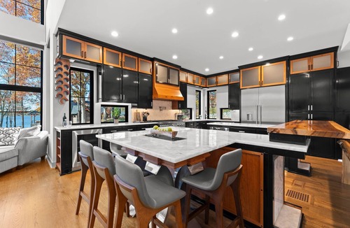 Mount Mourne House | The Grand on Greenbay-7 bedrooms | Sleeps 20 | Modern new build