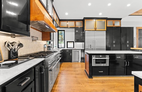 Mount Mourne House | The Grand on Greenbay-7 bedrooms | Sleeps 20 | Modern new build