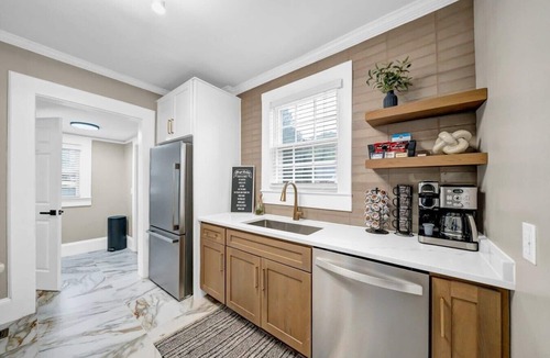 Earlewood House | The Grand River House | 4BR Sleeps 12