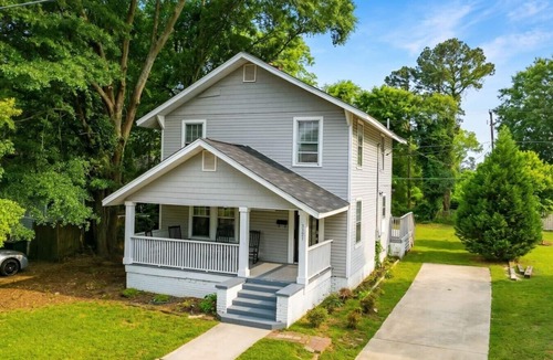 Earlewood House | The Grand River House | 4BR Sleeps 12