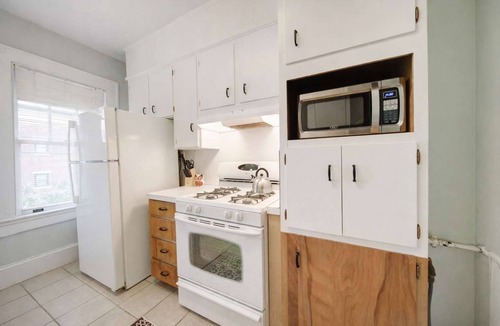 Charlotte Condo | The Home Collection: Hawthorne 1BR King Suite | Private Balcony | Walk to Novant