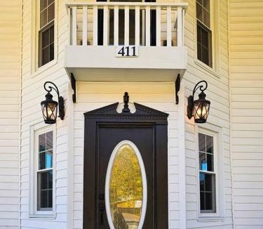 Red Boiling Springs House | The Hudson House, Country Colonial Retreat
