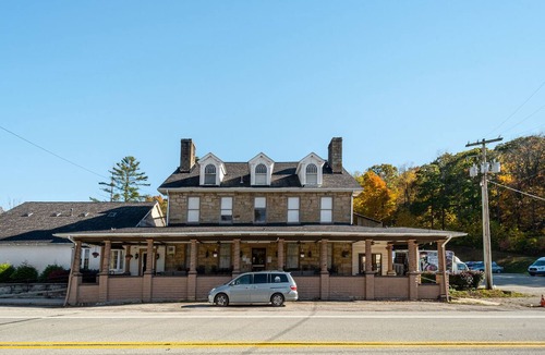 Chalk Hill Hotel | The Jumonville | Jacuzzi Tub Historic Inn Room