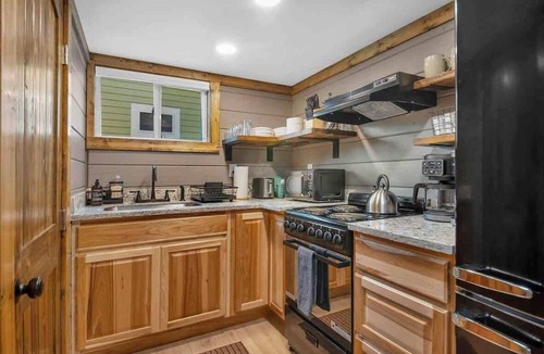 Lookout Valley Neighborhood Association Cabin | The Lavender Loft Family Cabin