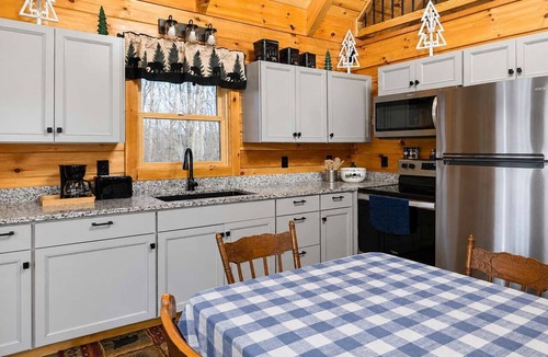 Claypool Hill Cabin | The Little Deer Cabin - Hot Tub, Stone Fireplace