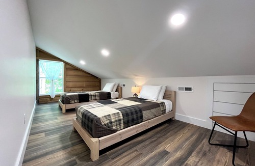 Jonesborough Cabin | The Lodge at Feather Ridge Retreat