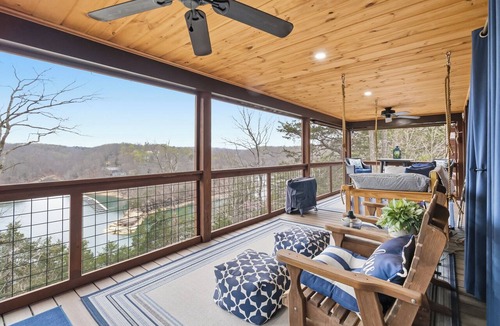 Jamestown Cabin | The Lodge @ Lake Cumberland Heated Pool - Lake View