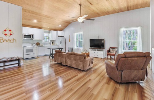 Daufuskie Island Apartment | The Low Country Loft- Comfy 1BDRM Loft-4 Pass Golf Cart Included