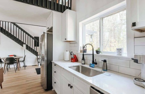 Berkeley Springs Cabin | The Nest · Soaking Tub & Views · Stay with Branch