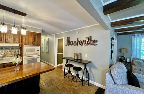 Donelson House | The Retreat At Opry Hills- Sleeps 8 - 3 Bedroom - 2 bathrooms