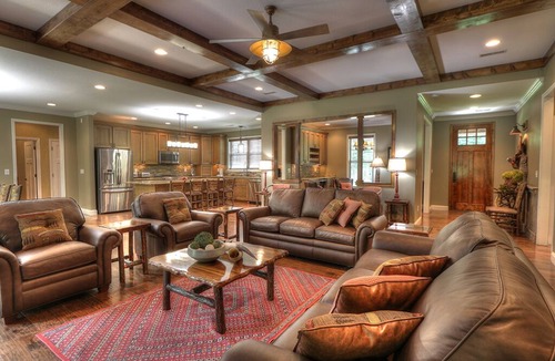 Pittman Center Cabin | The River Lodge: Breathtaking Lodge Surrounded by Picturesque Natural Beauty