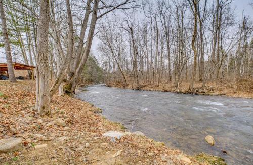 Damascus House | The Rock House: Damascus Cabin w/River Access!