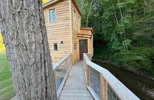 Malaga Cabin | The Royal Roost Treehouse