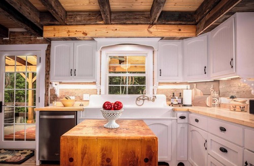 Mount Jackson Cabin | The Sawmill Inn - pre-Civil War luxury log cabin on 70+ private acres!