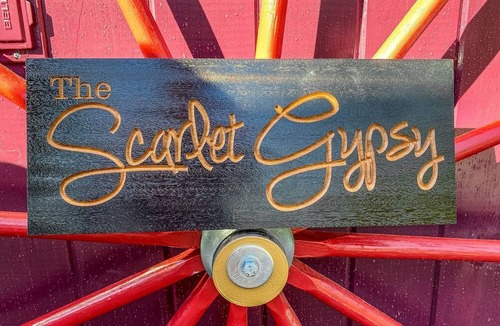 Peterstown House | The Scarlet Gypsy at Four Fillies Lodge