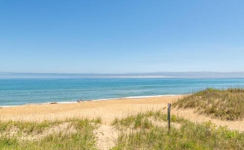 Kill Devil Hills House | The Sweet Spot - KDH MP 7.5, Oceanfront, Ocean View, Pool, Hot Tub, Pets OK, Flex Stays
