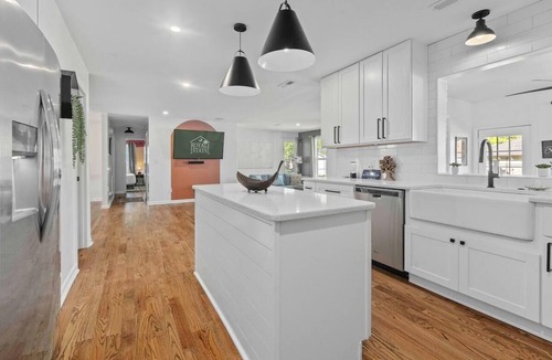 North Charleston House | The Tranquil Token-hot Tub & Ping Pong Table