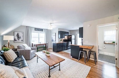 Concord Apartment | The Treehouse Private Apt 15 min to Lynchburg