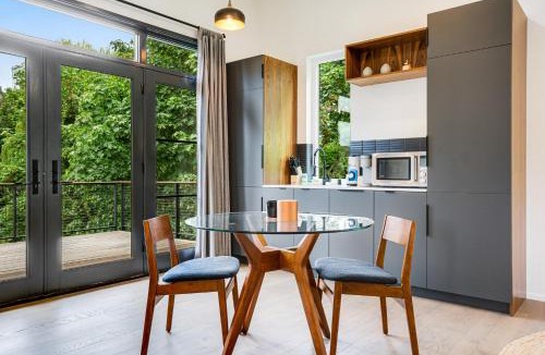 Seaview Hotel | The Treehouse