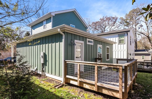 Ball Ground House | The Westchester - A modern bungalow 9-minute walk to downtown Ball Ground