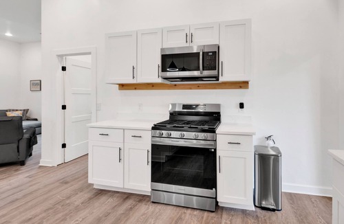 Crestline Heights House | The Woodlawn Retreat: Amazing SAUNA & HOT TUB