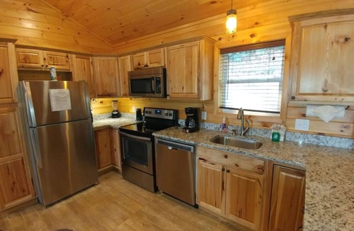 Banner Elk Cabin | This cabin was constructed and finished January 2016. This a spacious 560 sq foot 1 bedroom cabin.