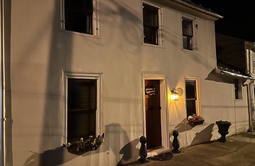 Charles Town House | This cozy home takes you back in history to 1750 while enjoying modern luxuries.