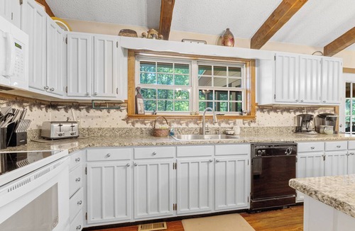 Townsend Cabin | This cute home is one level with just a couple of steps, perfect for Elderly