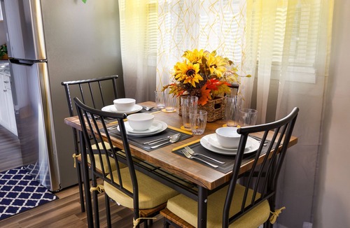 Fayetteville House | This is a cozy vintage ranch that sits on the edge of HWY 95 boarders.