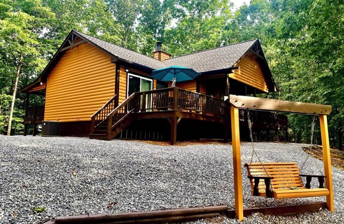 Cleveland Cabin | THUNDER RIDGE LODGE HAS AN AWESOME VIEW OF MT YONAH! Peace, privacy & seclusion.
