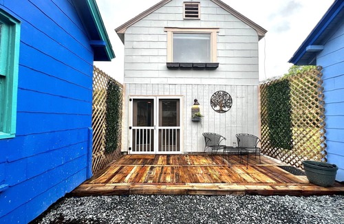Cape Charles House | Tiny House Hideaway with King sized Bed