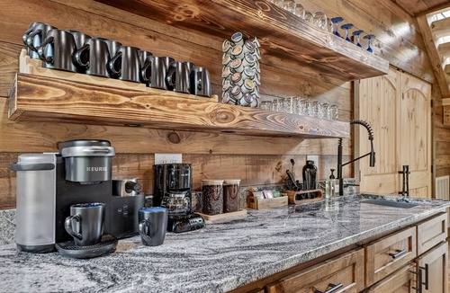 Mineral Bluff Cabin | Toccoa Riverfront * Flat Yard * Walk-In Fishing * Riverside Hot tub * River Deck