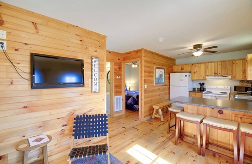 Damascus Cabin | Trail Town USA! 2BD Cabin on Laurel Creek w/Deck