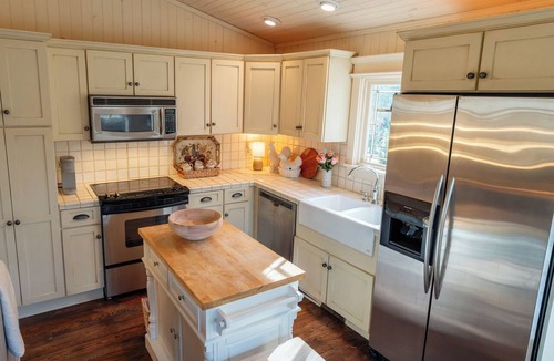 Bristol Cottage | Tranquil Cottage on the 8-Acre Grounds of the Historic Eastman House