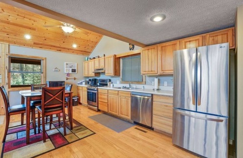 Canaan Heights Cabin | Tranquil Haven Mountain Retreat very Private! pets welcome.