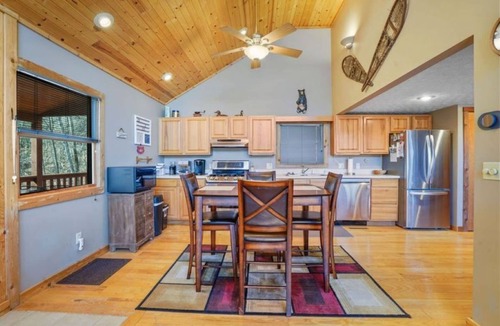 Canaan Heights Cabin | Tranquil Haven Mountain Retreat very Private! pets welcome.