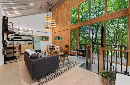 My Mountain Cabin | Treeangle Treehouse - Romantic Treehouse for 2 | Firepit | Hot Tub