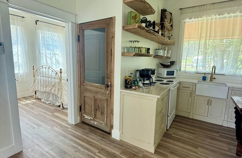 Scottsville House | Treehouse Oasis - Direct lake access - Dining across the street