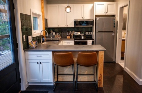 Canaan Heights Apartment | Trout Lily Cottage at The Fens