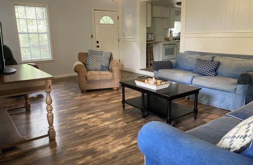 Burton House | Tucked Away Renovated 4 Bedroom/2 Bath, Sleep 12 Close to Parris Island