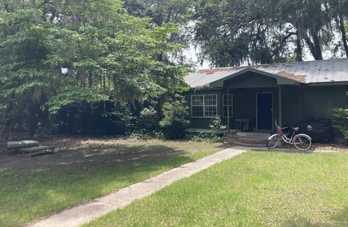 Burton House | Tucked Away Renovated 4 Bedroom/2 Bath, Sleep 12 Close to Parris Island