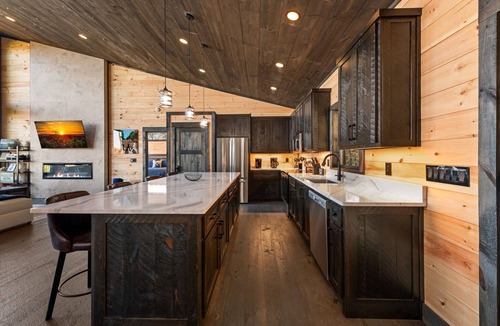 Ridgeline Vistas Cabin | Tune Inn - Pet Friendly | Mtn View | Hot Tub | Game Room