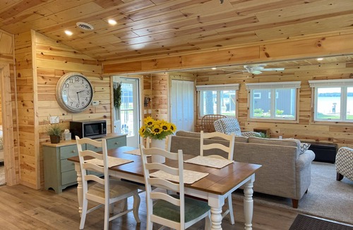 Lewiston Cottage | Twin Lake Retreat - Charming 2-bd cottage, with private boat dock on East Twin.