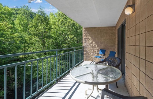 Gatlinburg Condo | two bedroom condo sleeps 8 persons