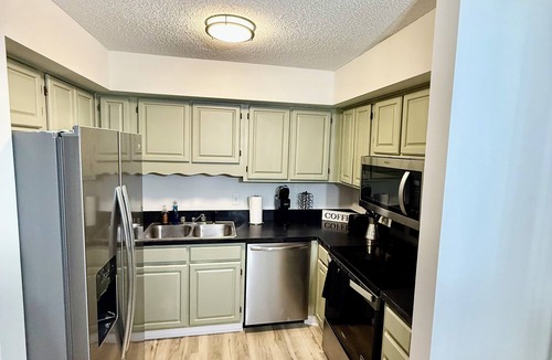 Greensboro House | Two Bedroom Townhome – College Hill, Downtown Greensboro