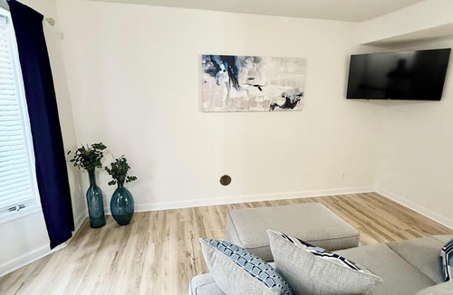 Greensboro House | Two Bedroom Townhome – College Hill, Downtown Greensboro