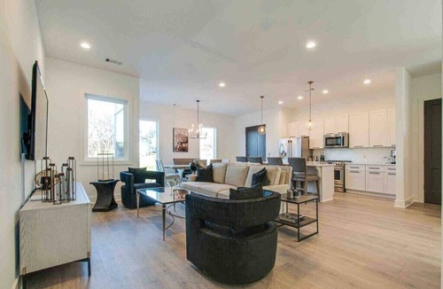 Berry Hill House | Two New Lux Homes! Rooftop + Hot Tub, Pool & Sauna